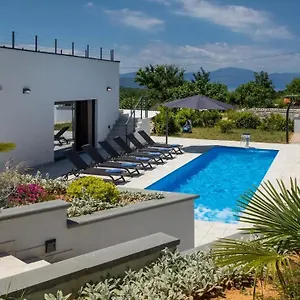  Villa Luxury Subventus